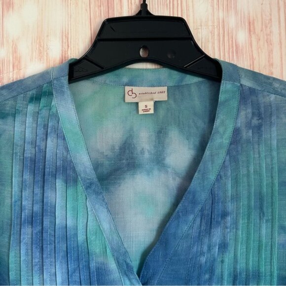Dress Barn Blue Tie Dye Pleated Button Front Shirt - Picture 3 of 9